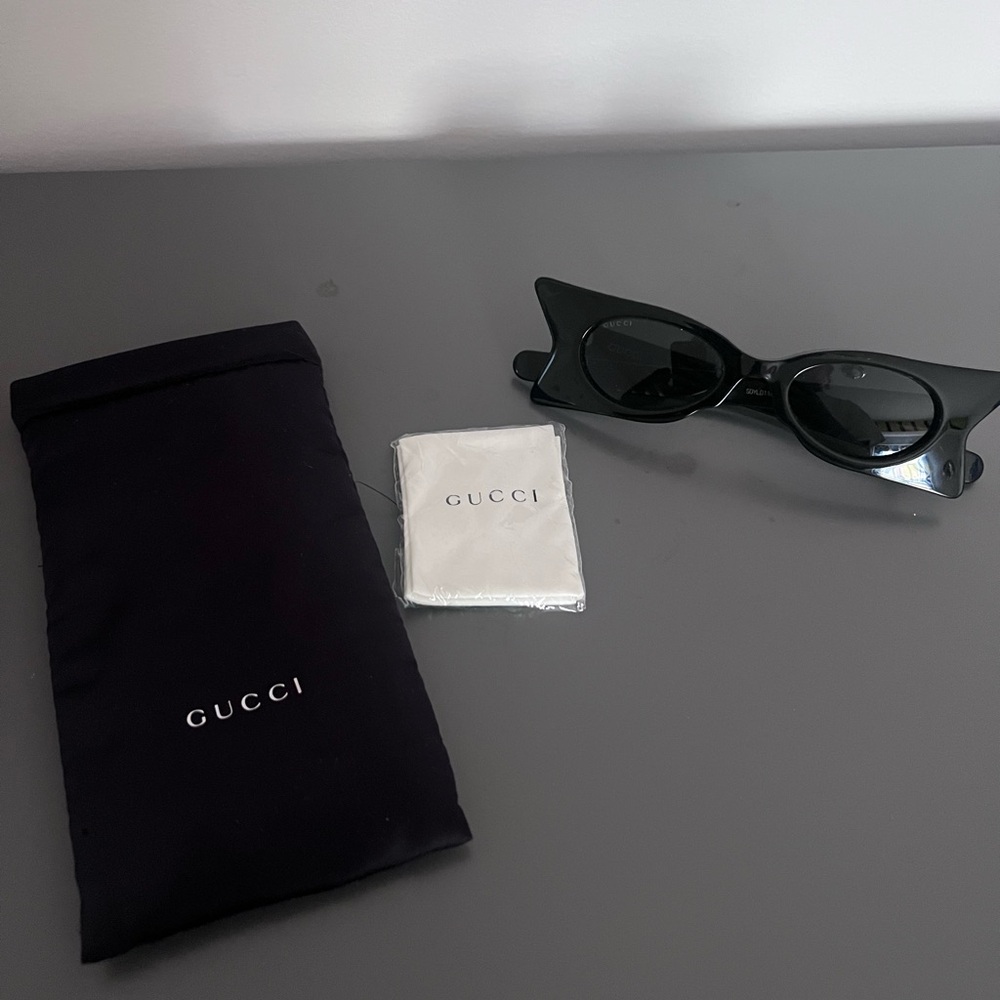 Gucci Sleek Black Cat-Eye Sunglasses